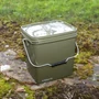 Kép 2/2 - Trakker 13 Litre Olive Square Container / Fedeles vödör